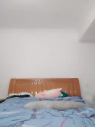 两男一女苗条妹子3P多种姿势激情大战，后面抱着屁股骑乘抽插，嗯嗯嗯好痛边操边口交，花样姿势操的一直呻吟