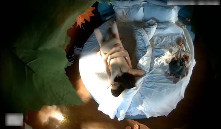 高颜值肤白貌美的小美女酒店私会网友