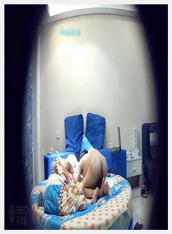 酒店偷拍大一妹子和校友第一次开房,男的害羞腼腆,美...